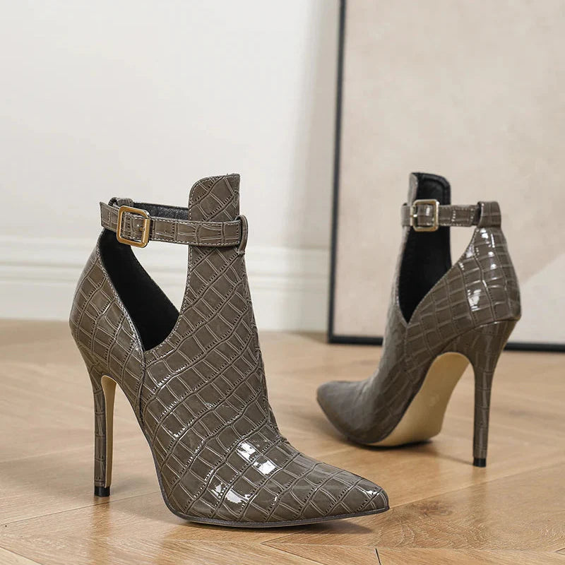 CHLOE HEELS Sleek Leather High Heels